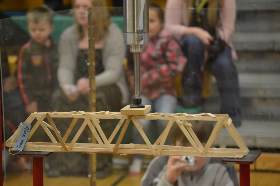 STEM Bridge building competition – Genival-Inc